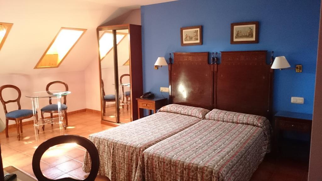 Hotel Iberia Plaza America Caceres Room photo