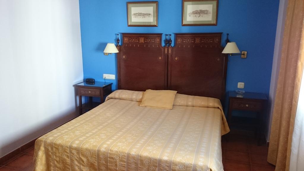 Hotel Iberia Plaza America Caceres Room photo