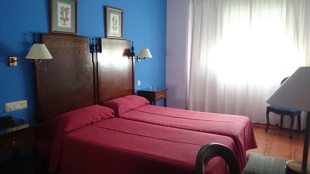 Hotel Iberia Plaza America Caceres Room photo