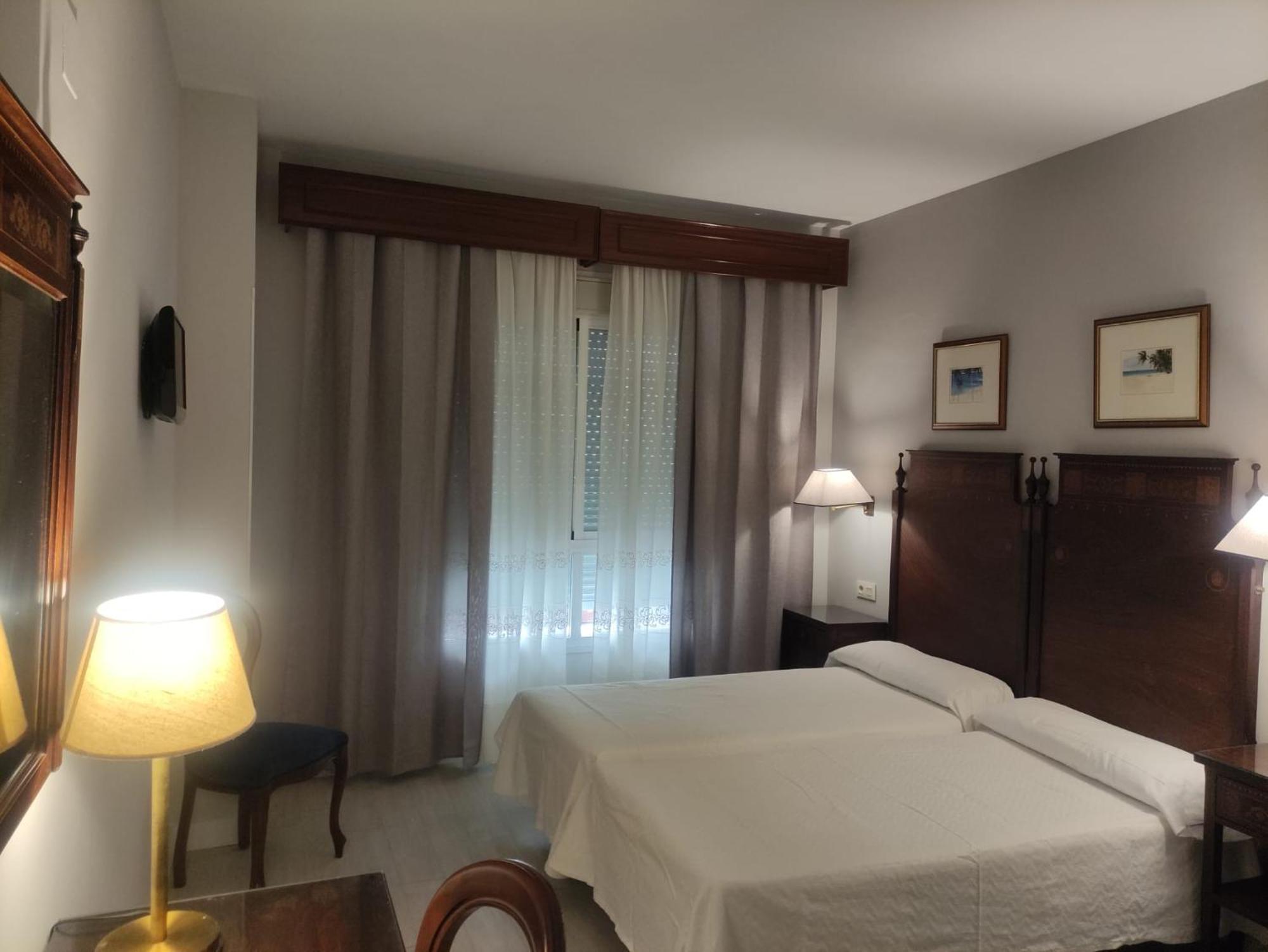 Hotel Iberia Plaza America Caceres Exterior photo